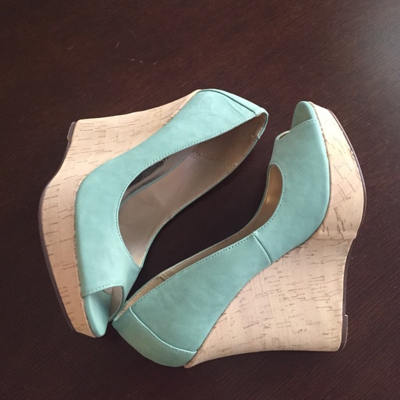 ☕️Mint Wedges - NWOT!! - Picture 2 of 4
