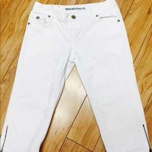 Mossimo white carpi size 9