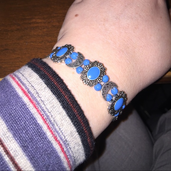 Gorgeous Blue Bracelet with Silvertone