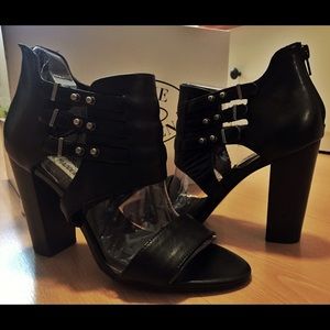 Steve Madden Urgentt Black Leather Heels