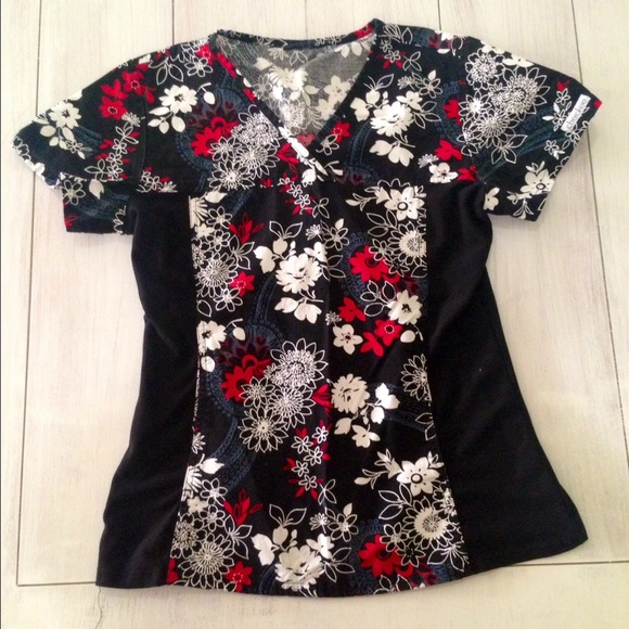 Cherokee scrub top