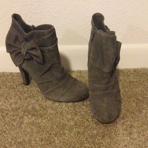 Grey bow booties