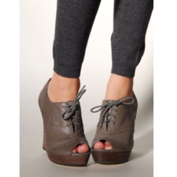 Seychelles Oxford Wedges