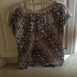 Flowy shirt w/ pattern and bows on back