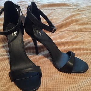Brand new women's pumps