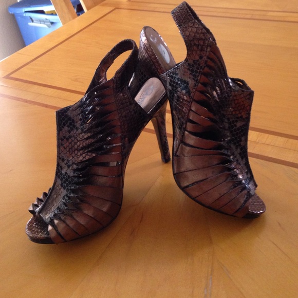 Carlos Santana gold snake pumps