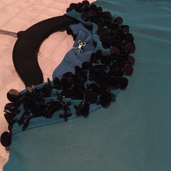 Jade green high neckline tank top. - Picture 2 of 3