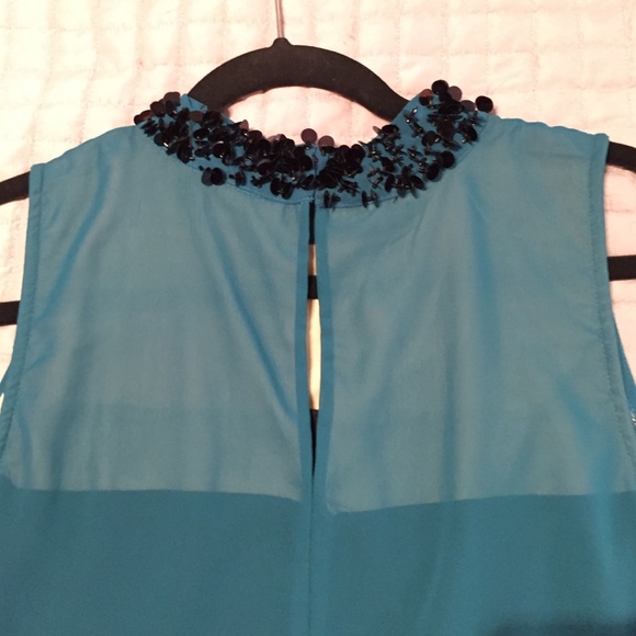 Jade green high neckline tank top. - Picture 3 of 3