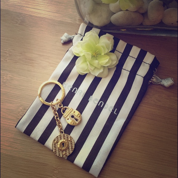 Henri Bendel Keychain❤️