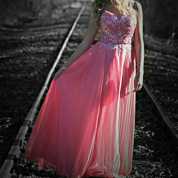 PROM DRESS - Picture 2 of 3