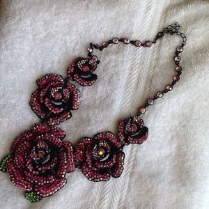 Pink rose studded necklace