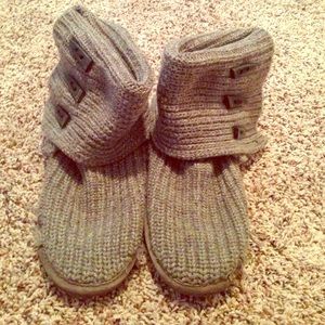 Final price reduction: Knit Grey Bearpaw Boots