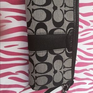Authentic Coach Clutch!
