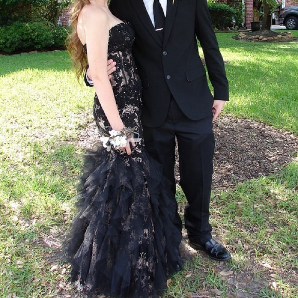 GORGEOUS PROM DRESS   Worn once - Picture 2 of 2