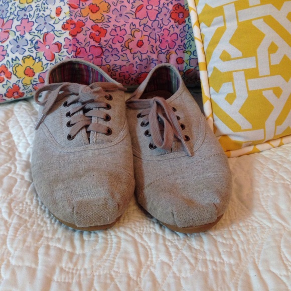 Grey Lace-up Toms