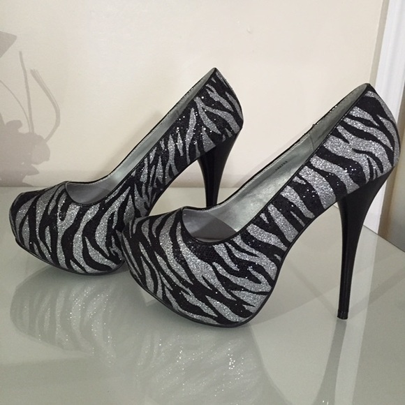 CHARLOTTE RUSE PLATFORM PUMP.