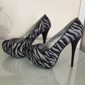 CHARLOTTE RUSE PLATFORM PUMP.