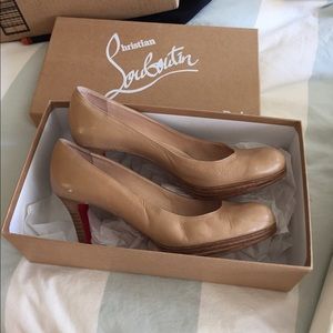 Nude Christian Louboutin size 61/2