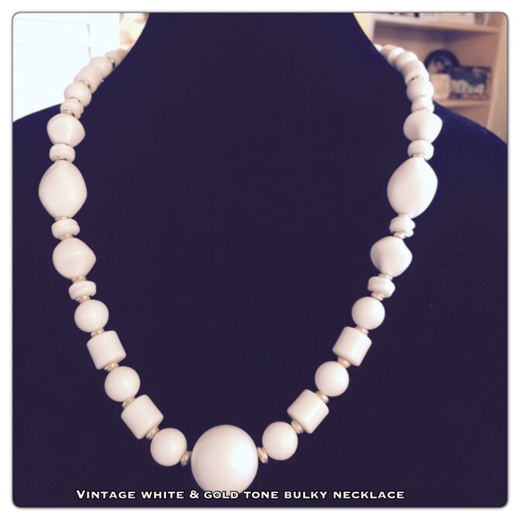 Vintage white bulky bead necklace #15 lucite