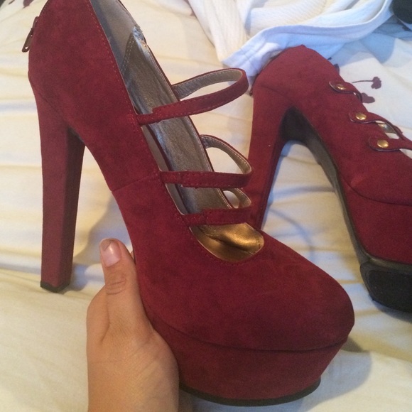 Maroon heels!
