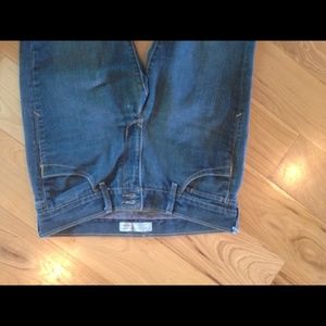 Size 8 old navy high waist skinny jeans.