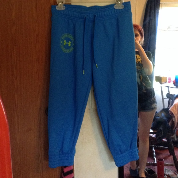 Under armour cropped sweatpants - Picture 1 of 1