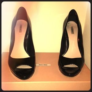 Miu Miu Size 40 Black Patent Leather Pumps