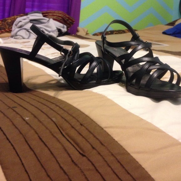 black heels - Picture 1 of 1