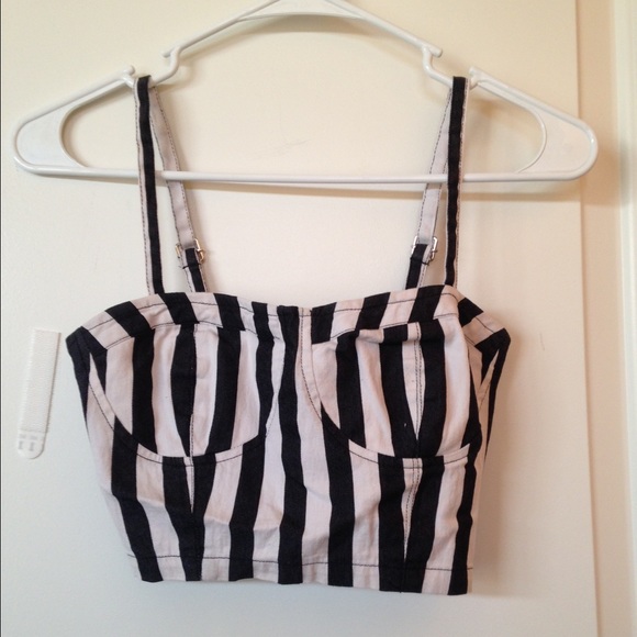 Charlotte Russe crop top with side zipper