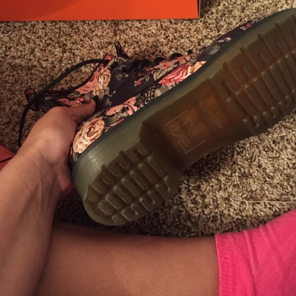 Floral doc martens. - Picture 3 of 4