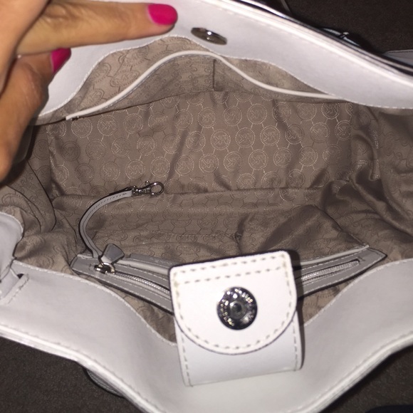 BNWOT Authentic Michael Kors Hamilton Handbag - Picture 3 of 4