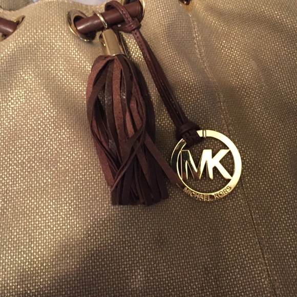 Like new authentic Michael Kors handbag. - Picture 2 of 4