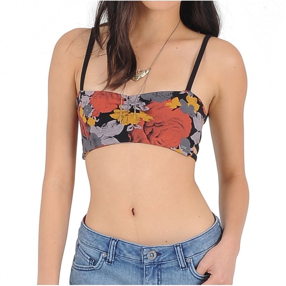 ⚡️SALE⚡️NWT- Volcom Money Maker caged back bra top