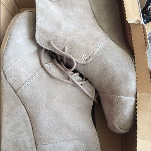 EEEUC  Tom's wedges in 9.5 in Taupe