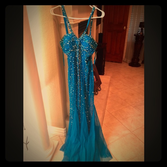 Mermaid style teal prom dress