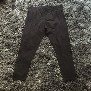 Black cropped leggings