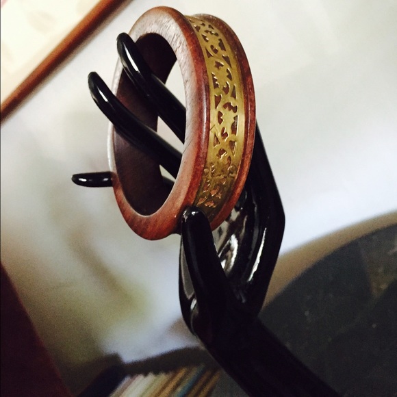 Vintage Wood and Brass Insert Bangle Bracelet - Picture 4 of 5