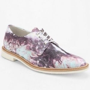 //RARE Miista x UO Print Oxford//