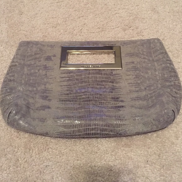 BNWT MICHAEL KORS CLUTCH. NO TRADES. - Picture 2 of 4