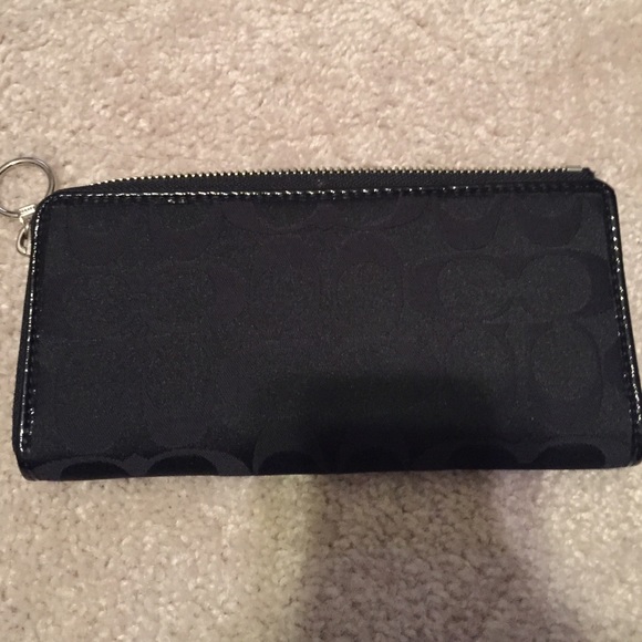 Authentic black coach wallet. Like new. No trades - Picture 2 of 4