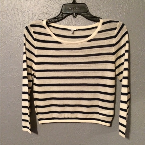 navy and cream crop top