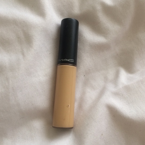 MAC concealer in NC30