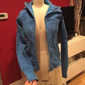 Lulu Paisley scuba hoodie with thumbholes