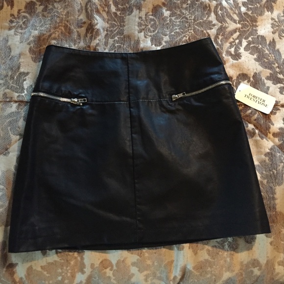 ❌SOLD❌Black leather zipper mini skirt