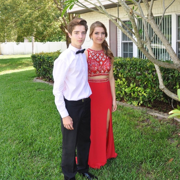 PROM DRESS - Picture 2 of 3