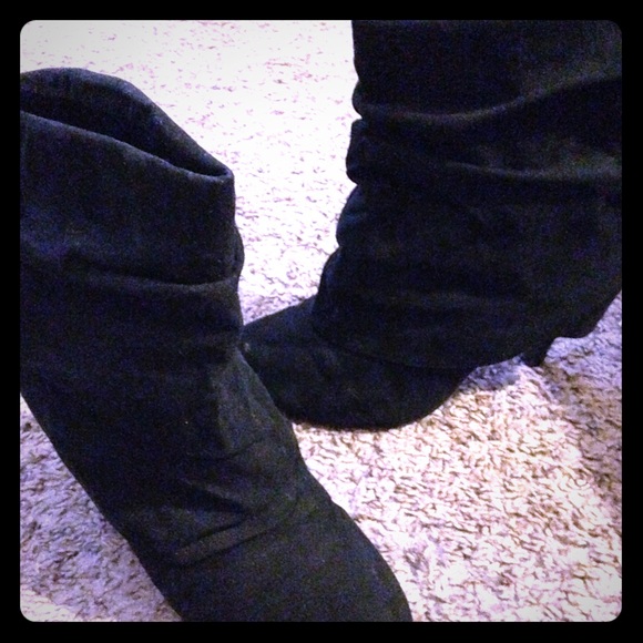 Black heals 😍