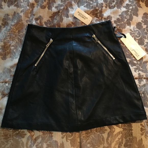 ❌SOLD❌Black leather mini zipper skirt