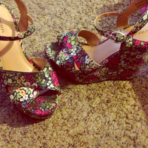Flower wedges