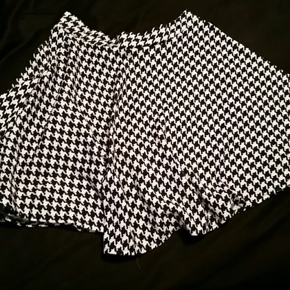 Hounds tooth skirt