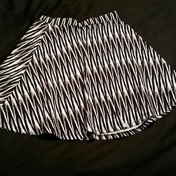 Black white skirt